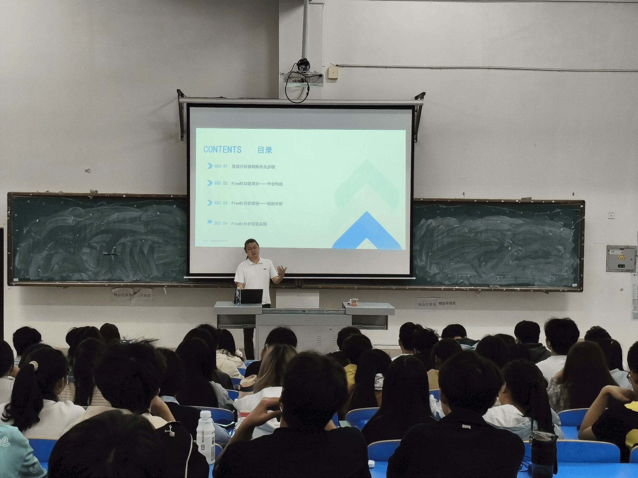计算机学院举办AI赋能医药数据分析与可视化竞赛培训活动