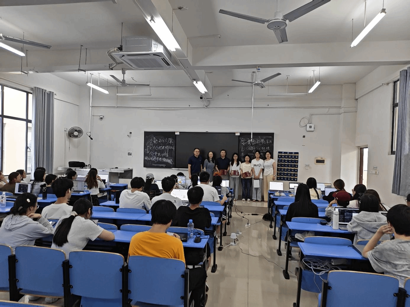 学校夏日送清凉驱散暑热 智信学子小学期实训赋能